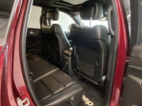 Used 2018 Jeep Grand Cherokee Limited AWD/4WD image 11