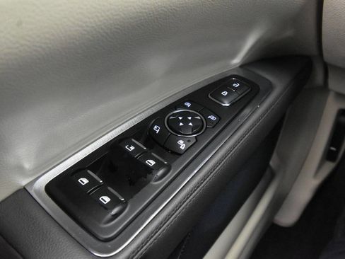 Used 2019 Lincoln Continental Select w/ Continental Climate Package image 28