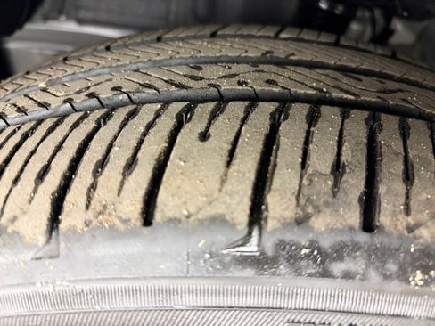 Used 2025 Toyota Prius Plug-In Hybrid image 28