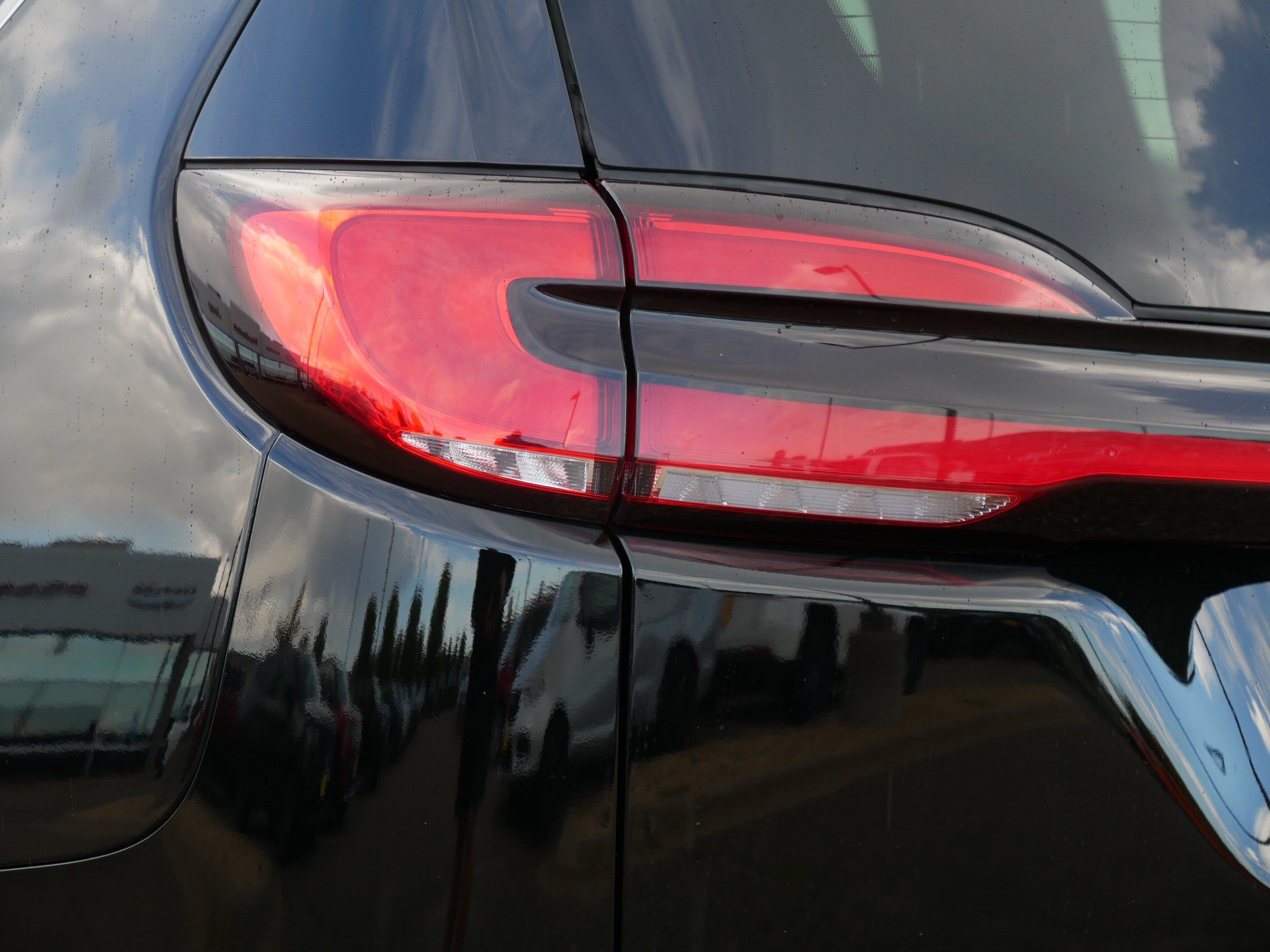 Used 2024 Chrysler Pacifica Touring-L FWD image 17