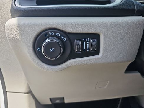 Certified 2022 Chrysler Pacifica Touring-L FWD image 27