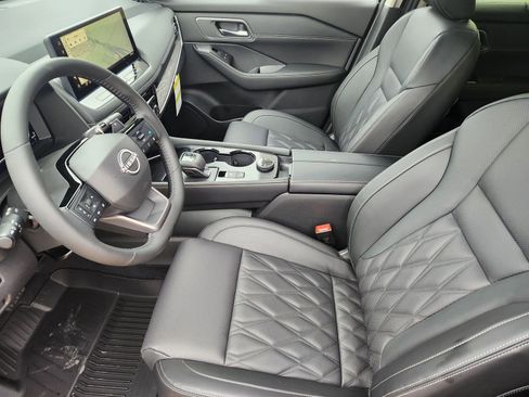 New 2026 Nissan Rogue Platinum image 12