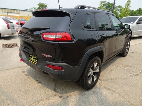 Used 2017 Jeep Cherokee Trailhawk w/ Cold Weather Group AWD/4WD image 6