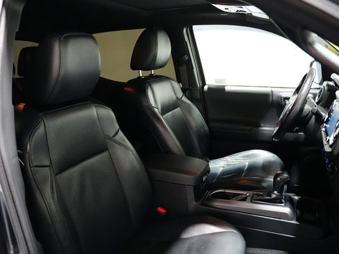 Used 2020 Toyota Tacoma TRD Sport w/ TRD Premium Sport Package image 26