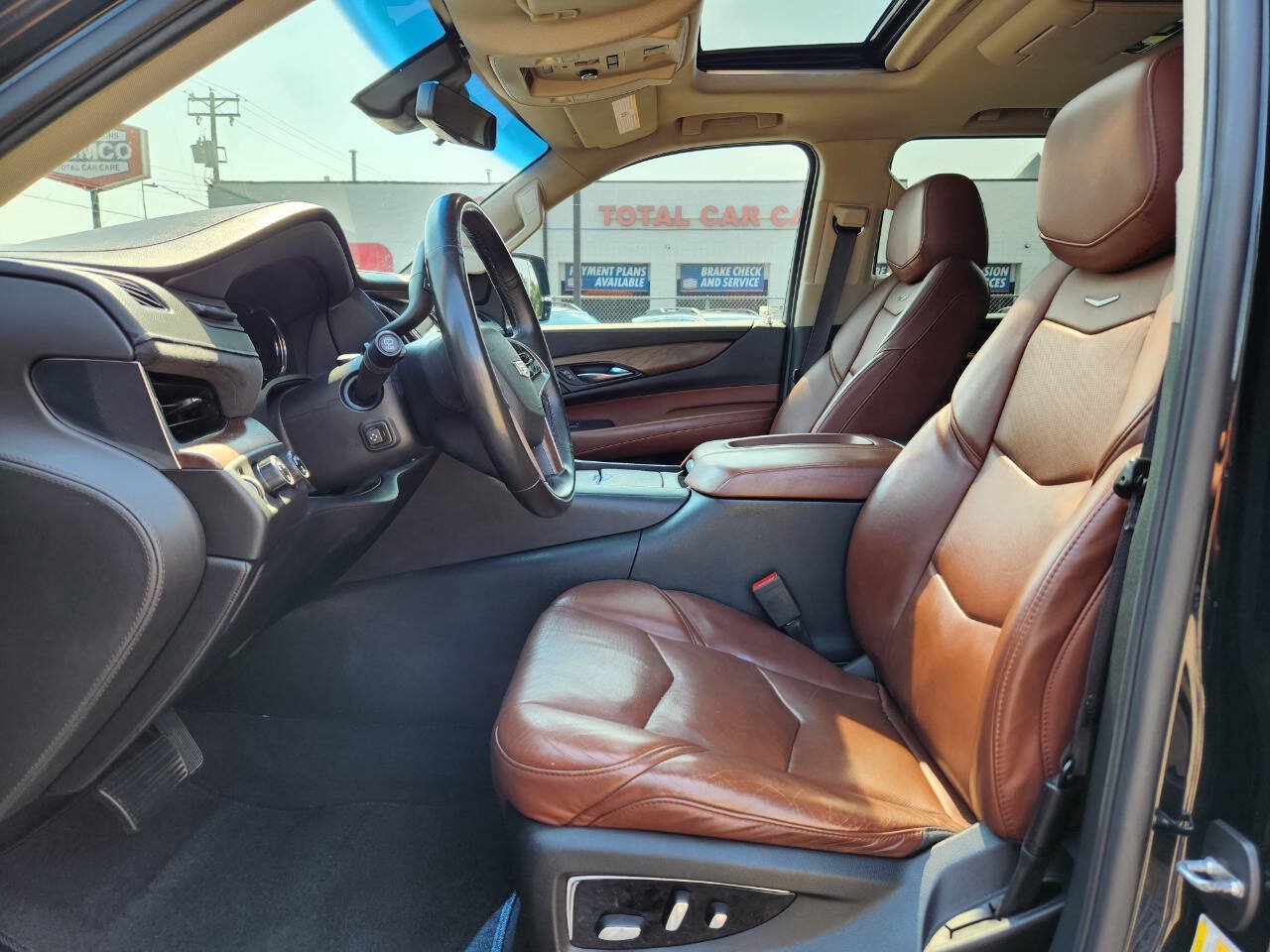 Used 2018 Cadillac Escalade Premium Luxury AWD/4WD image 11