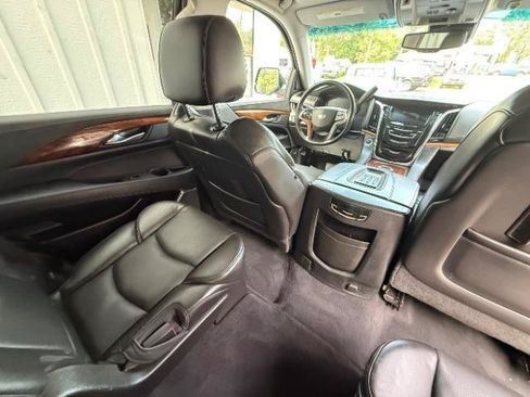 Used 2015 Cadillac Escalade Luxury AWD/4WD image 8