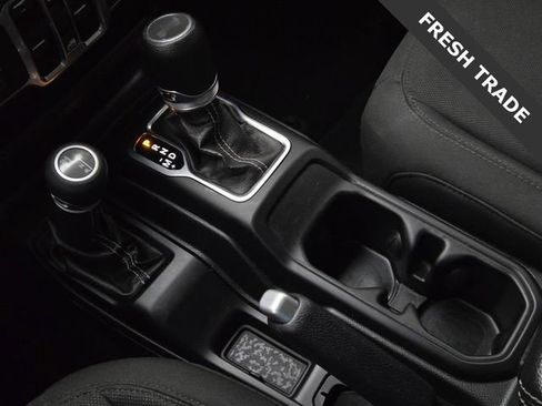 Used 2020 Jeep Wrangler Unlimited Sahara AWD/4WD image 26