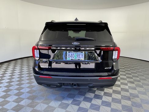Used 2026 Ford Explorer Active AWD/4WD image 4