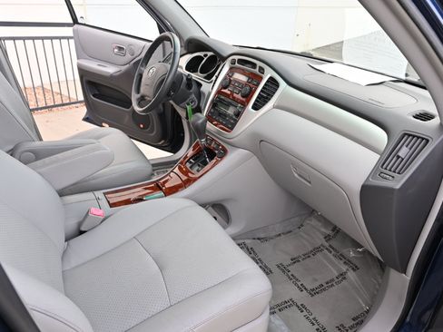 Used 2005 Toyota Highlander Limited AWD/4WD image 13