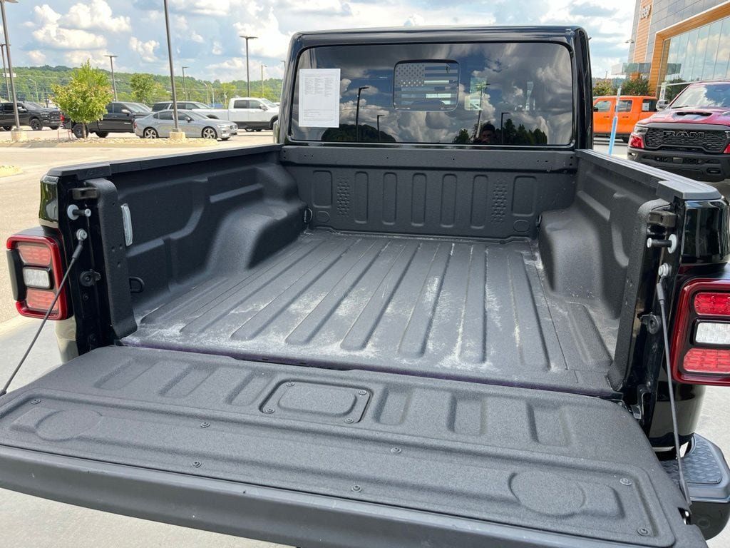 Used 2022 Jeep Gladiator Overland AWD/4WD image 19
