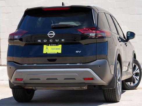 Used 2023 Nissan Rogue SV w/ SV Premium Package FWD image 4