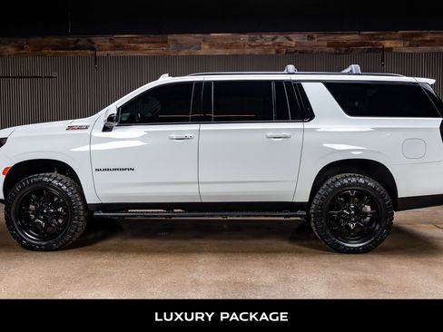 Used 2022 Chevrolet Suburban Z71 w/ Luxury Package image 6