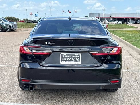 Used 2025 Toyota Camry SE w/ Convenience Package FWD image 6