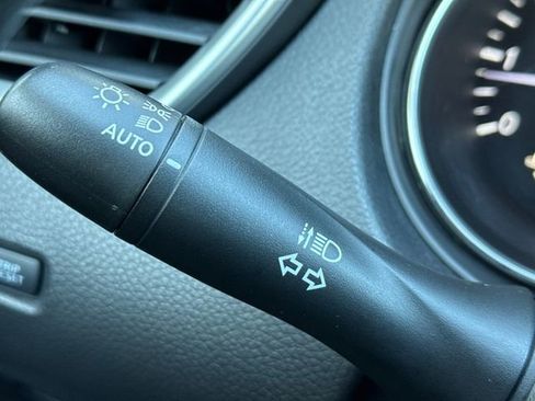 Used 2015 Nissan Rogue SV w/ SV Premium Package image 19