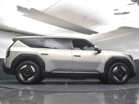Certified 2024 Kia EV9 Light Long Range image 39