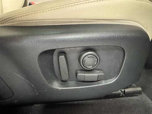 Used 2022 Land Rover Range Rover Velar R-Dynamic S image 13