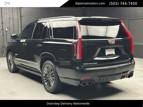 Used 2023 Cadillac Escalade V image 5