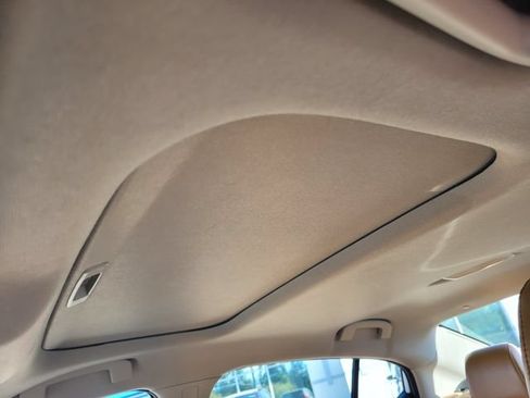 Used 2025 Nissan Sentra SV w/ SV Premium Package FWD image 21