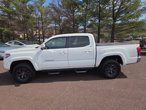 Certified 2023 Toyota Tacoma SR5 AWD/4WD image 6