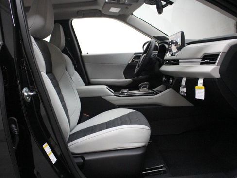 New 2026 Mitsubishi Outlander SE image 18