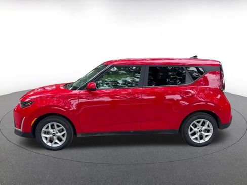 Used 2025 Kia Soul LX w/ LX Technology Package FWD image 9