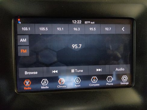 Used 2019 Jeep Cherokee Latitude w/ Popular Appearance Group FWD image 25