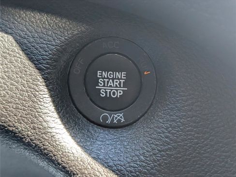 Used 2020 Jeep Cherokee Latitude Plus w/ Cold Weather Group image 24