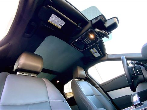 Used 2025 Land Rover Range Rover Velar S image 12