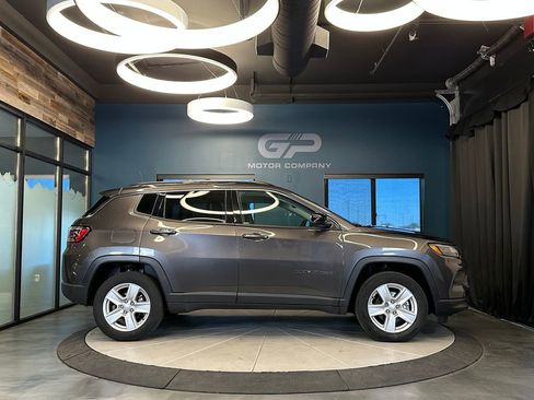 Used 2022 Jeep Compass Latitude AWD/4WD image 2