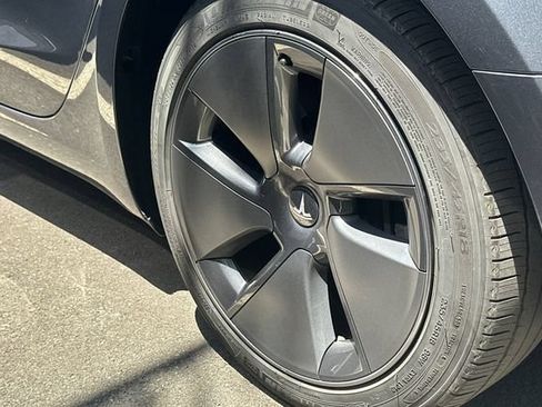 Used 2023 Tesla Model 3 Standard Range RWD image 4