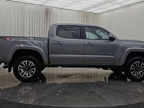 Used 2021 Toyota Tacoma TRD Sport w/ Technology Package AWD/4WD image 9