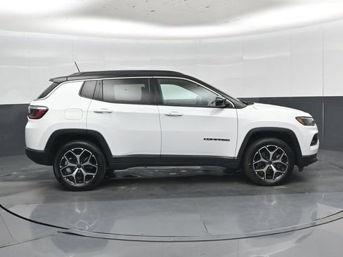 Used 2025 Jeep Compass Limited AWD/4WD image 2