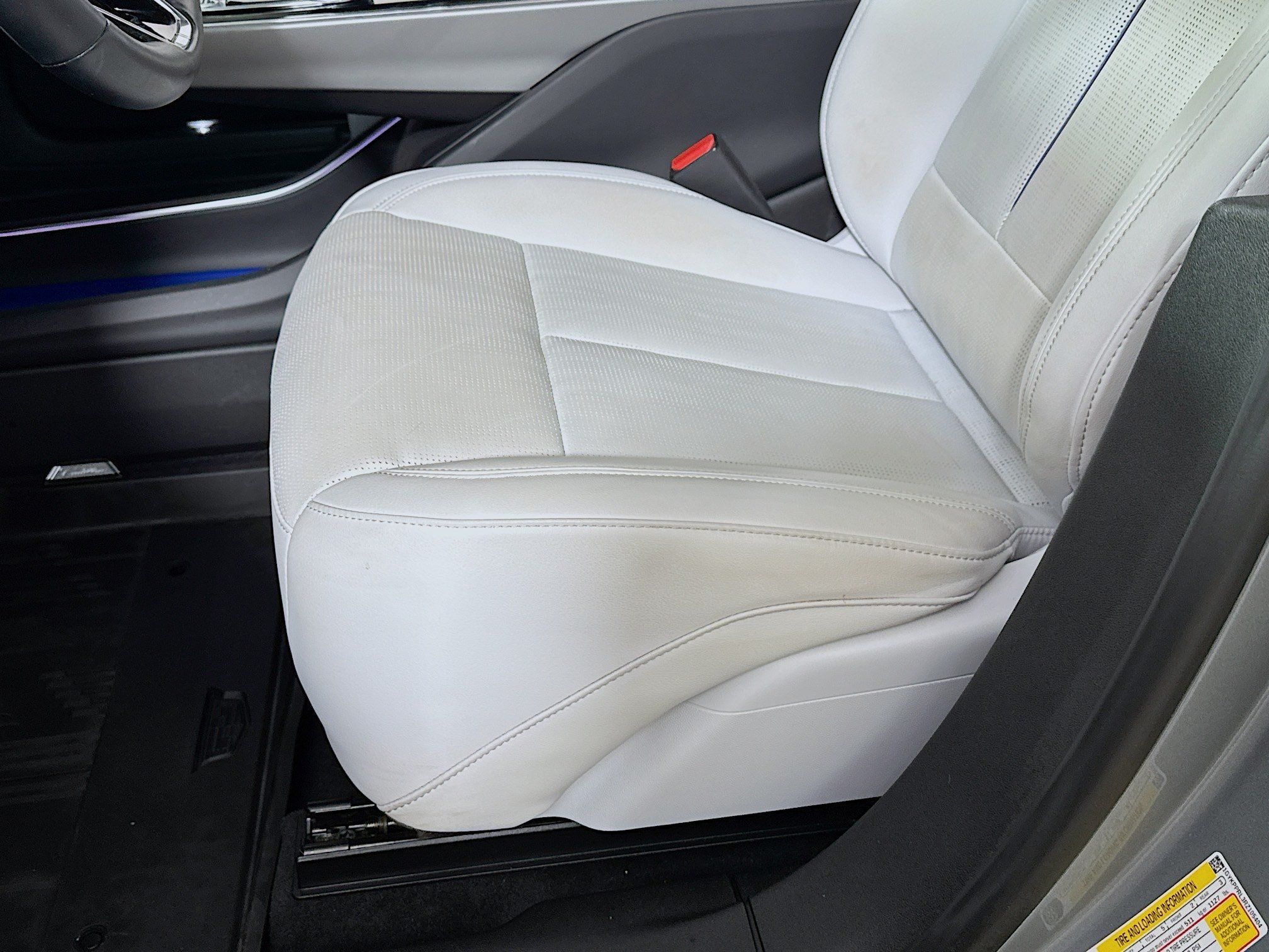 Used 2024 Cadillac Lyriq Luxury w/ LPO, Floor Liner Package AWD/4WD image 22