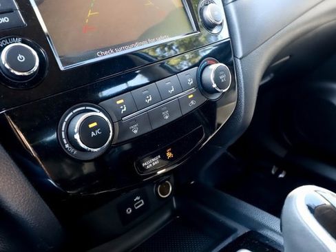 Used 2020 Nissan Rogue S image 8