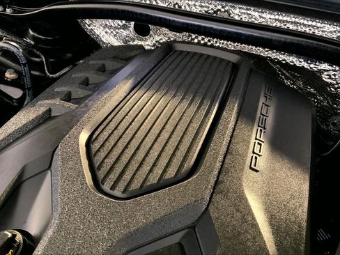 Used 2025 Porsche Macan image 33