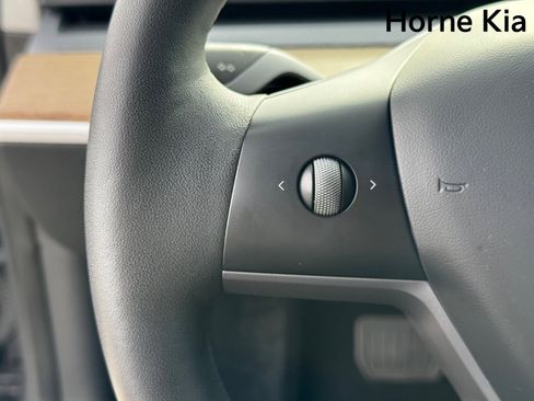 Used 2023 Tesla Model 3 Standard Range image 16