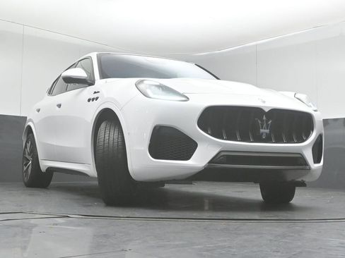 Used 2023 Maserati Grecale Modena AWD/4WD image 35