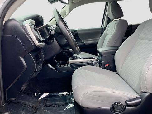 Used 2019 Toyota Tacoma SR5 AWD/4WD image 19