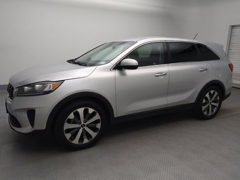 Used 2020 Kia Sorento LX image 2