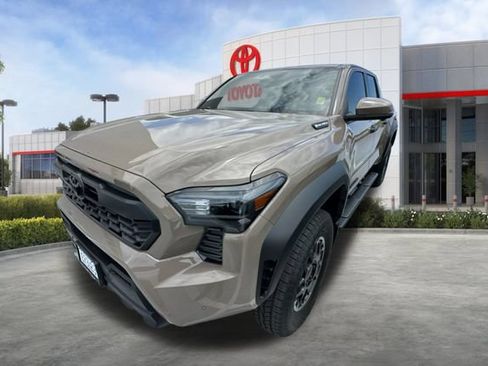 Used 2026 Toyota Tacoma TRD Off-Road w/ TRD Off Road Premium Package AWD/4WD image 3