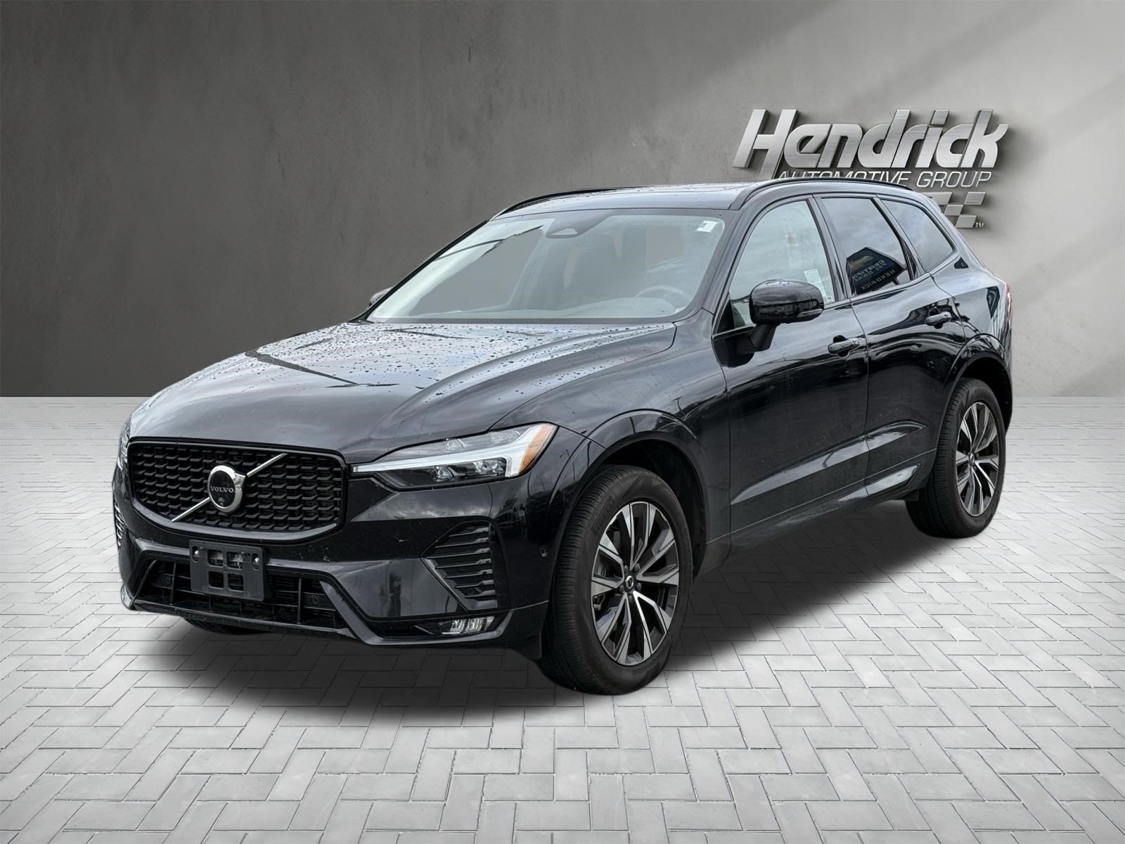 Used 2025 Volvo XC60 B5 Plus AWD/4WD image 5