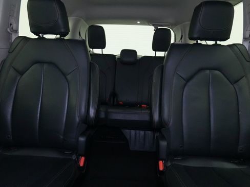 Used 2018 Chrysler Pacifica Touring-L Plus FWD image 17