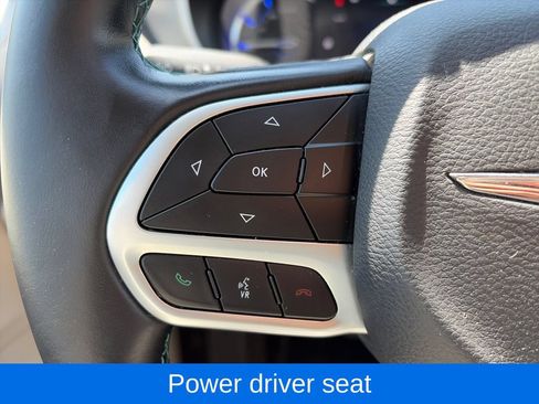 Used 2018 Chrysler Pacifica Touring-L FWD image 15