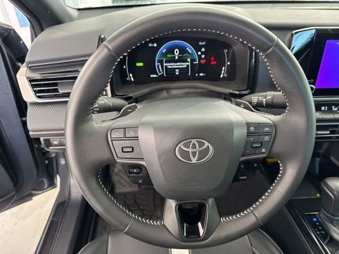 Used 2025 Toyota Camry SE image 27