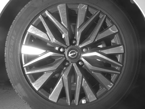 Used 2025 Nissan Altima 2.5 SV FWD image 13