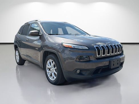 Used 2018 Jeep Cherokee Latitude Plus FWD image 1