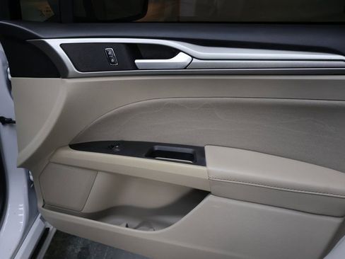 Used 2020 Ford Fusion SE image 11