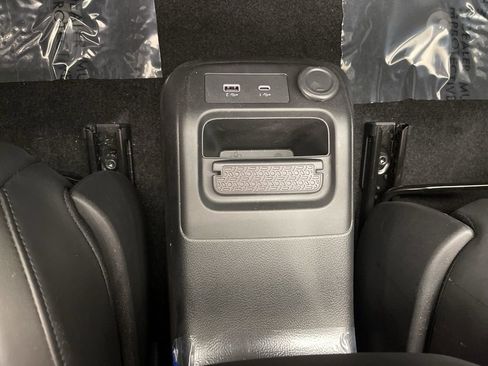 Used 2023 Nissan Ariya AWD image 13