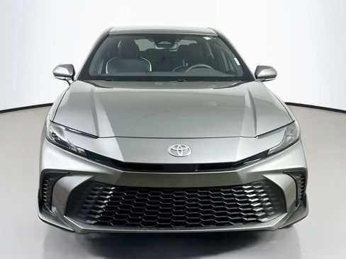 Used 2025 Toyota Camry SE FWD image 2