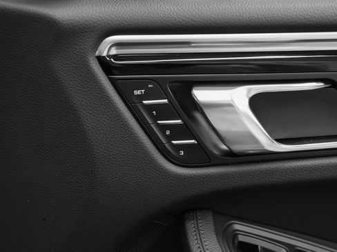 Certified 2022 Porsche Macan AWD/4WD image 20